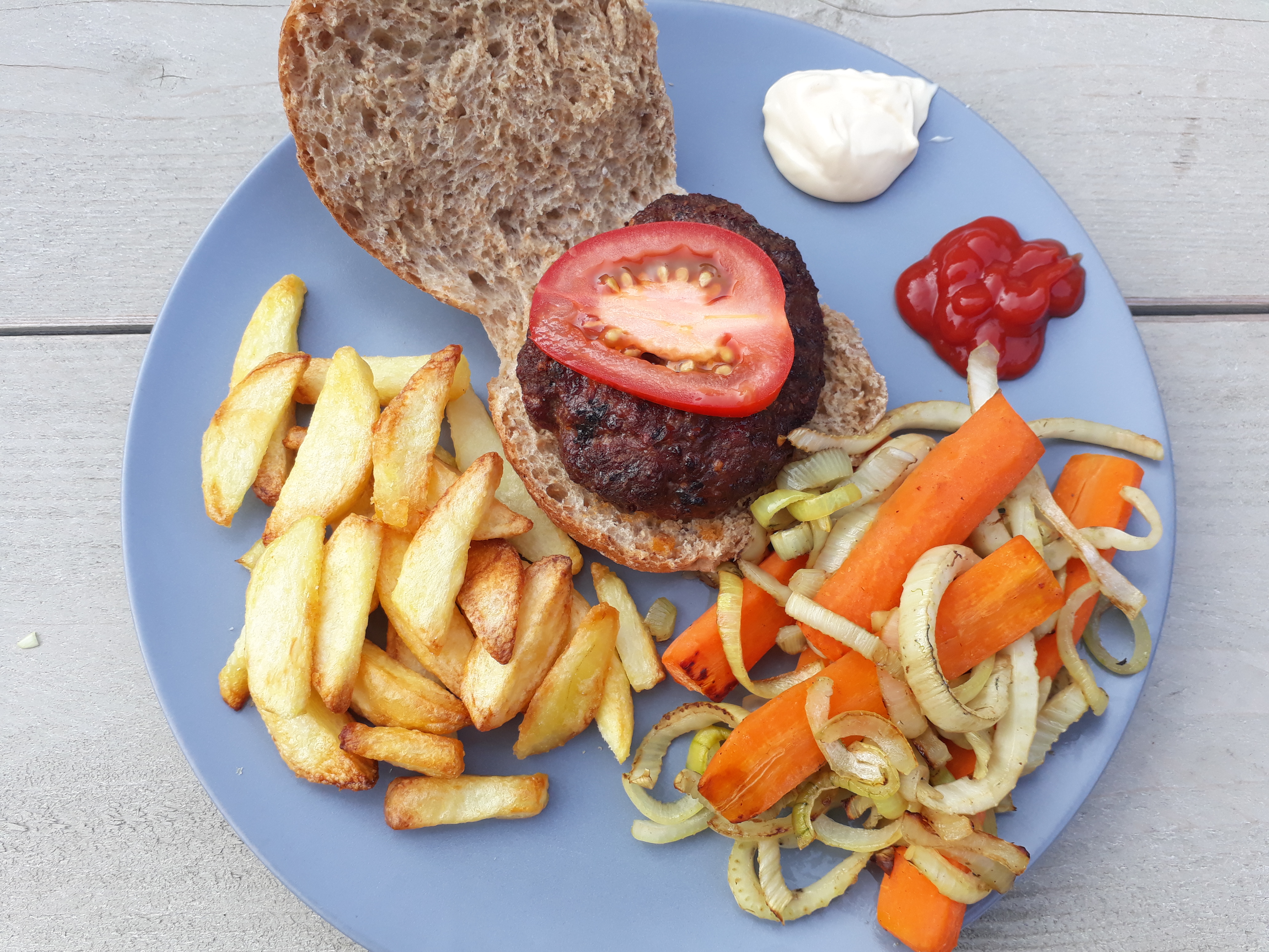 Zelfgemaakte gezond broodje hamburger